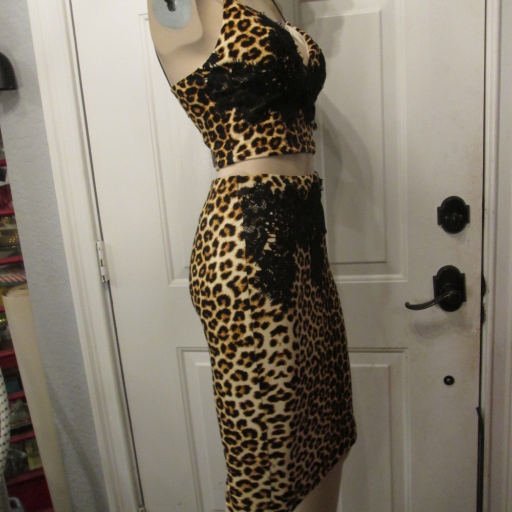 new ***ENTRY *** 2 PC Cheetah outfit dress skirt and spaghetti blouse midriff Sz - Picture 8 of 16